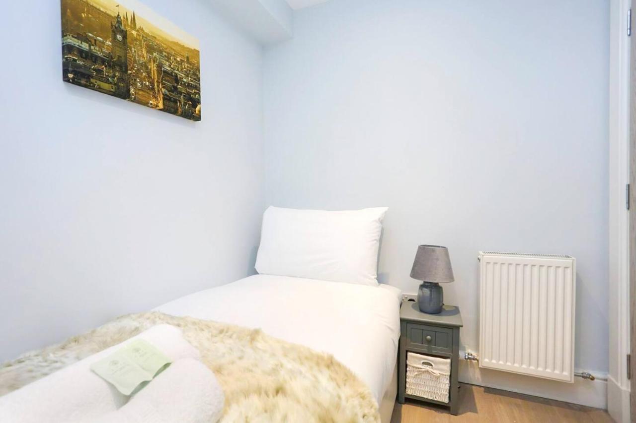 Modern 3 Bedroom Apartment, West End Единбург Екстериор снимка