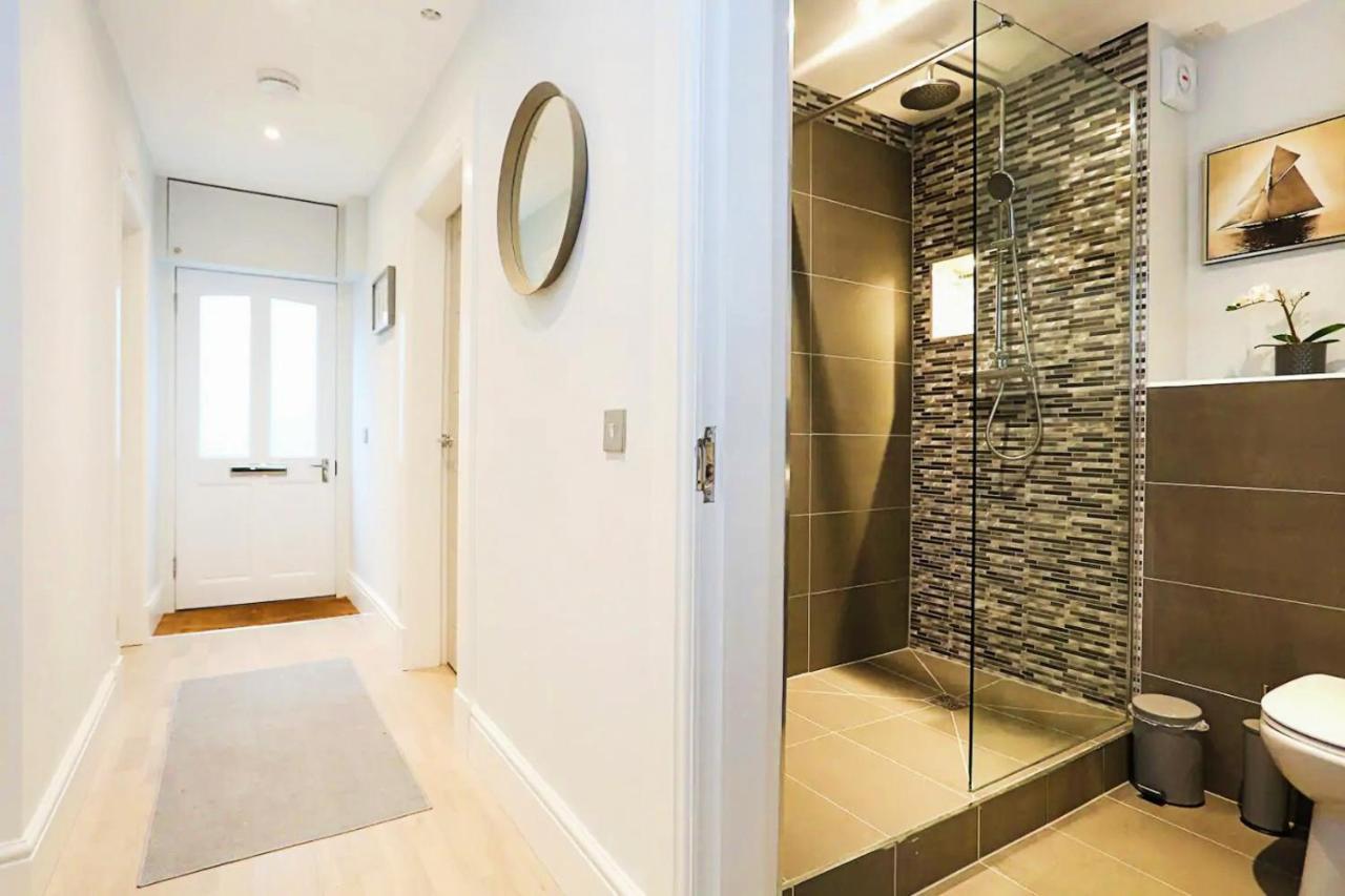 Modern 3 Bedroom Apartment, West End Единбург Екстериор снимка