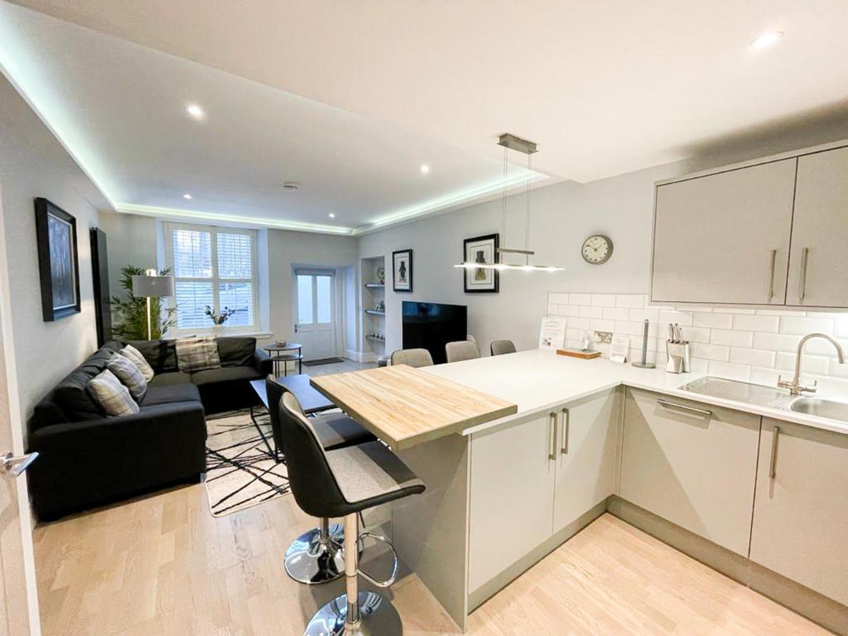 Modern 3 Bedroom Apartment, West End Единбург Екстериор снимка