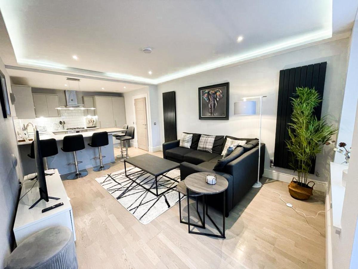 Modern 3 Bedroom Apartment, West End Единбург Екстериор снимка